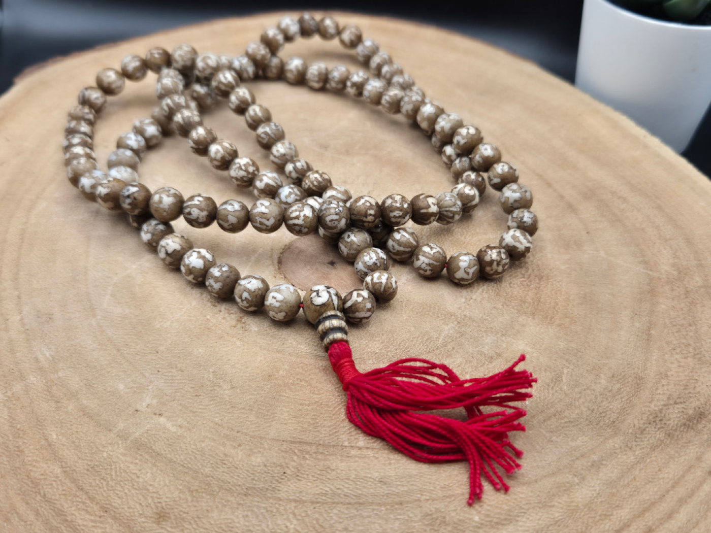 "Om Mane" Mala-Gebetskette | 108+1 Perlen | ca. 8mm